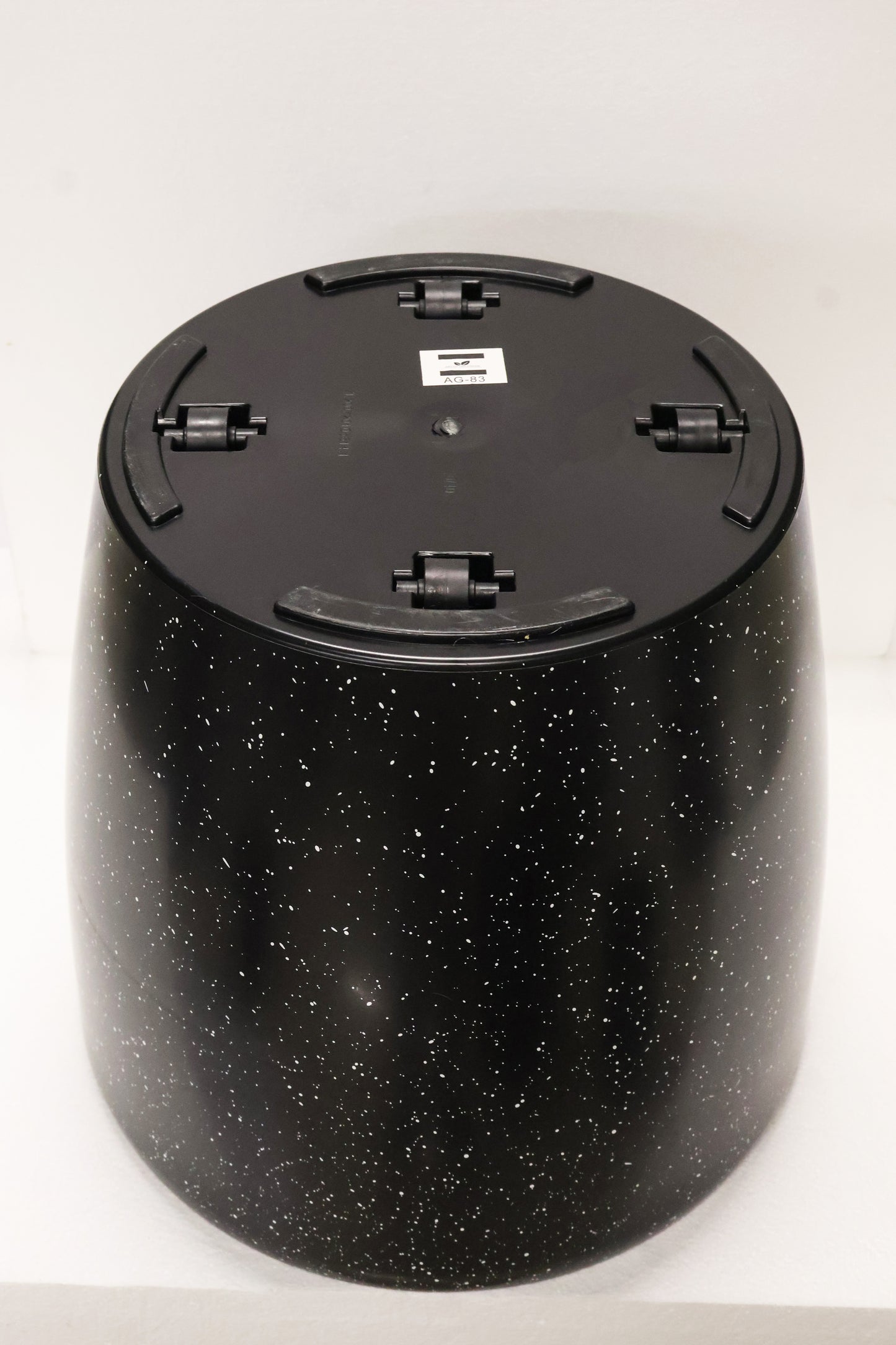 SPECKLED GLOSS ROUND PLANTER (ON WHEELS) — 16.1" × 16.1" (41 × 41 cm)