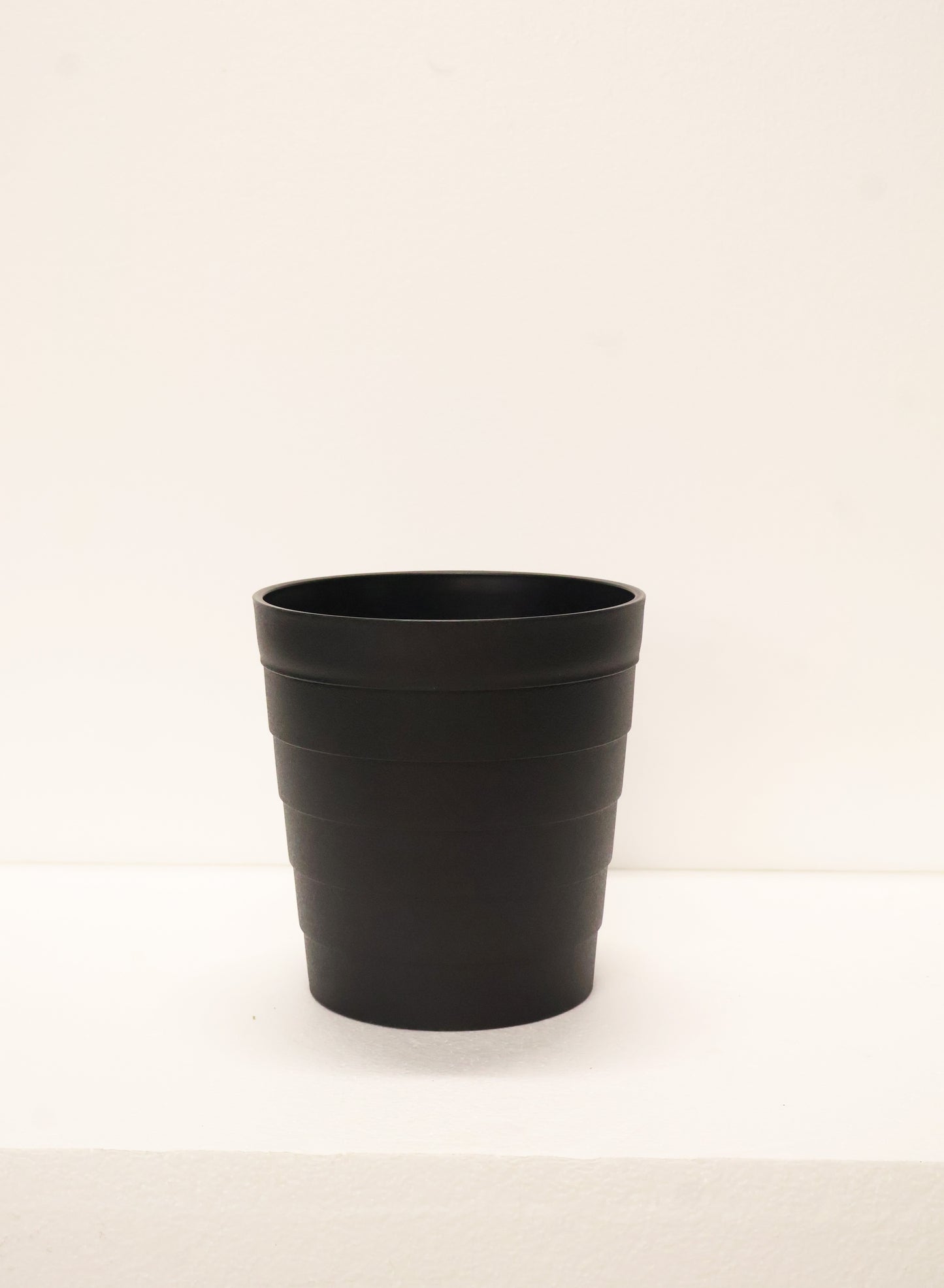 TIERED ROUND PLANTER — 8.7" × 8.9" (22 × 22.5 cm)