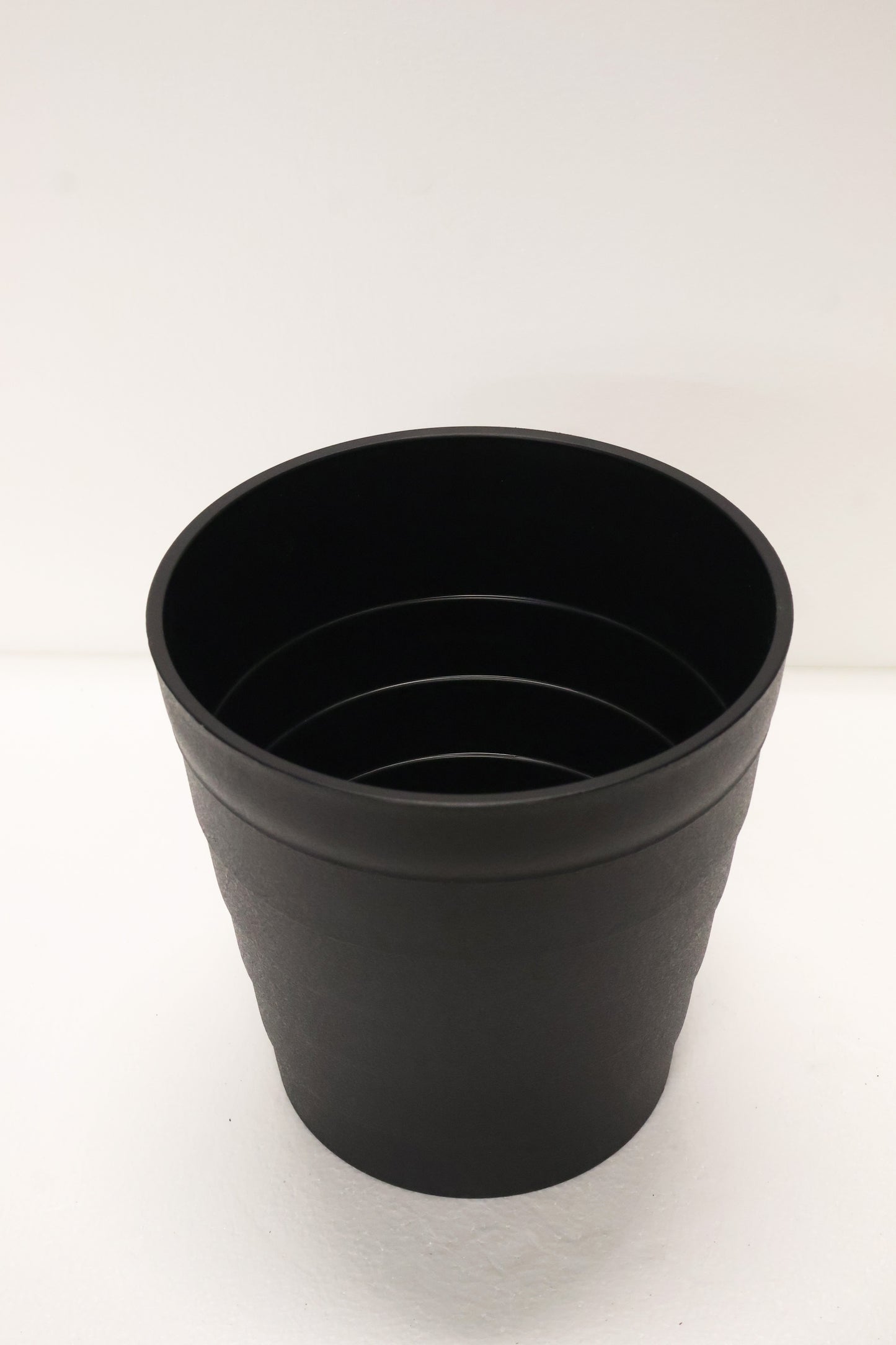 TIERED ROUND PLANTER — 8.7" × 8.9" (22 × 22.5 cm)