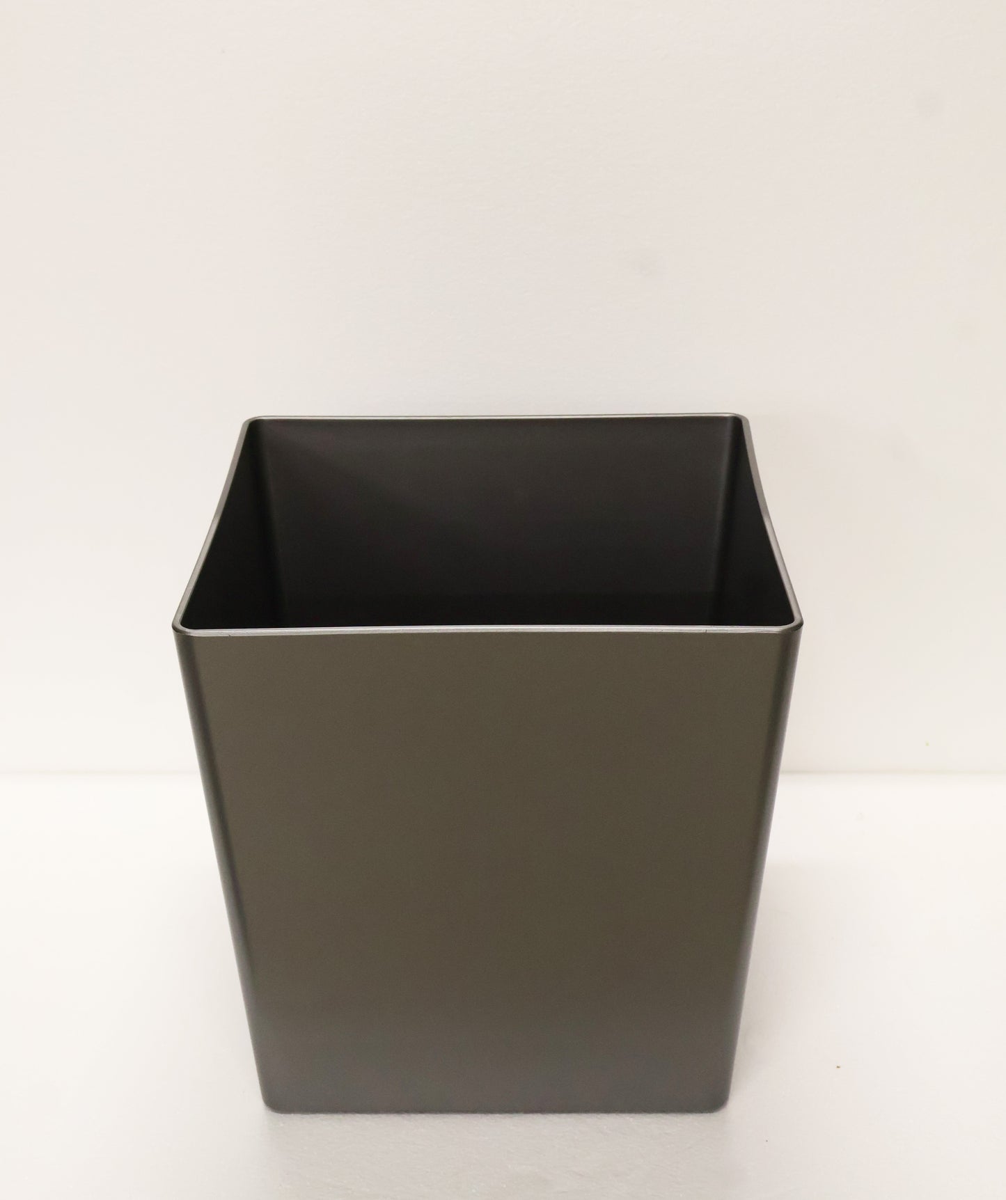 FACETED TAPERED SQUARE PLANTER (ON WHEELS) — 13.0" × 13.0" (33 × 33 cm)