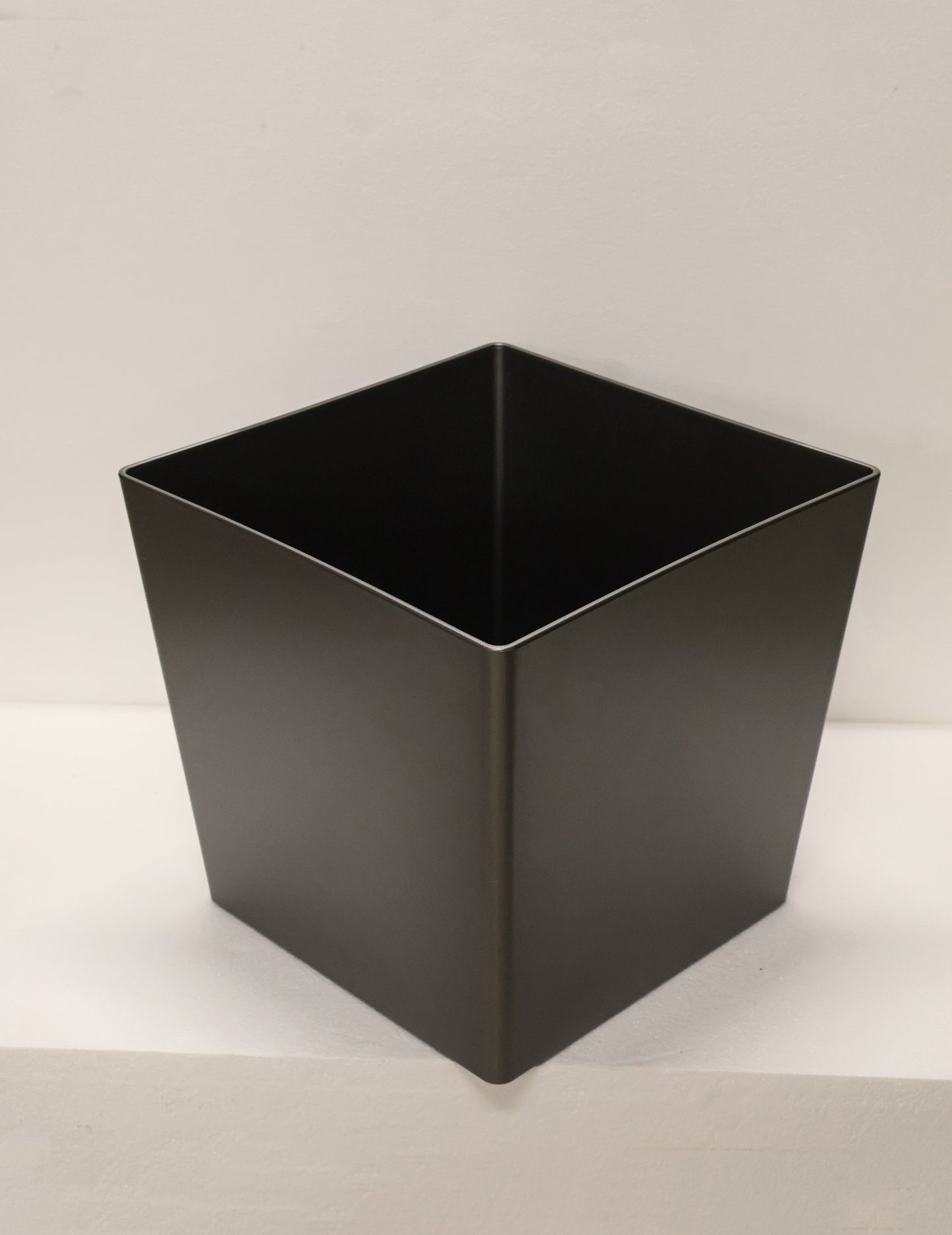 FACETED TAPERED SQUARE PLANTER (ON WHEELS) — 15.0" × 14.6" (38 × 37 cm)