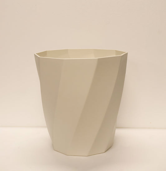 FACETED ROUND PLANTER — 13.8" × 14.2" (35 × 36 cm)