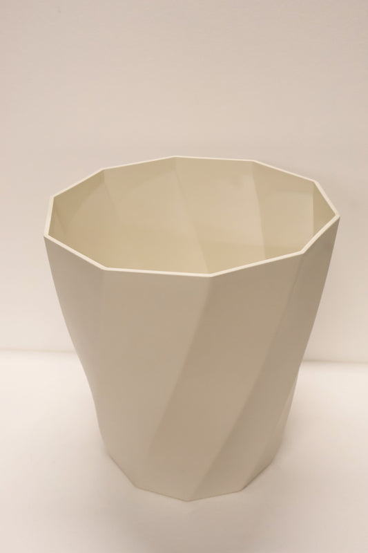 FACETED ROUND PLANTER — 13.8" × 14.2" (35 × 36 cm)