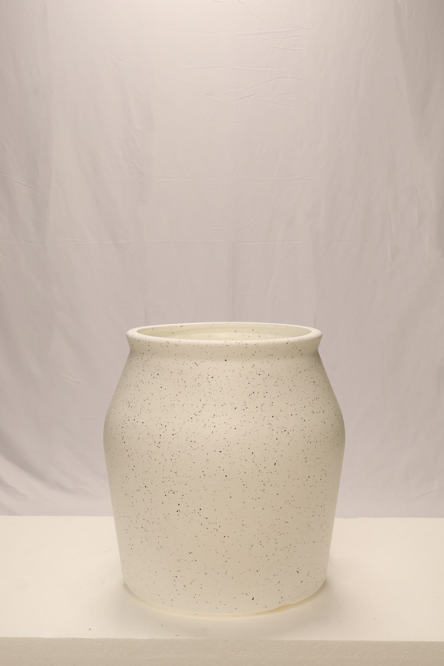 SPECKLED TULIP PLANTER — 15.7" × 16.5" (40 × 42 cm)
