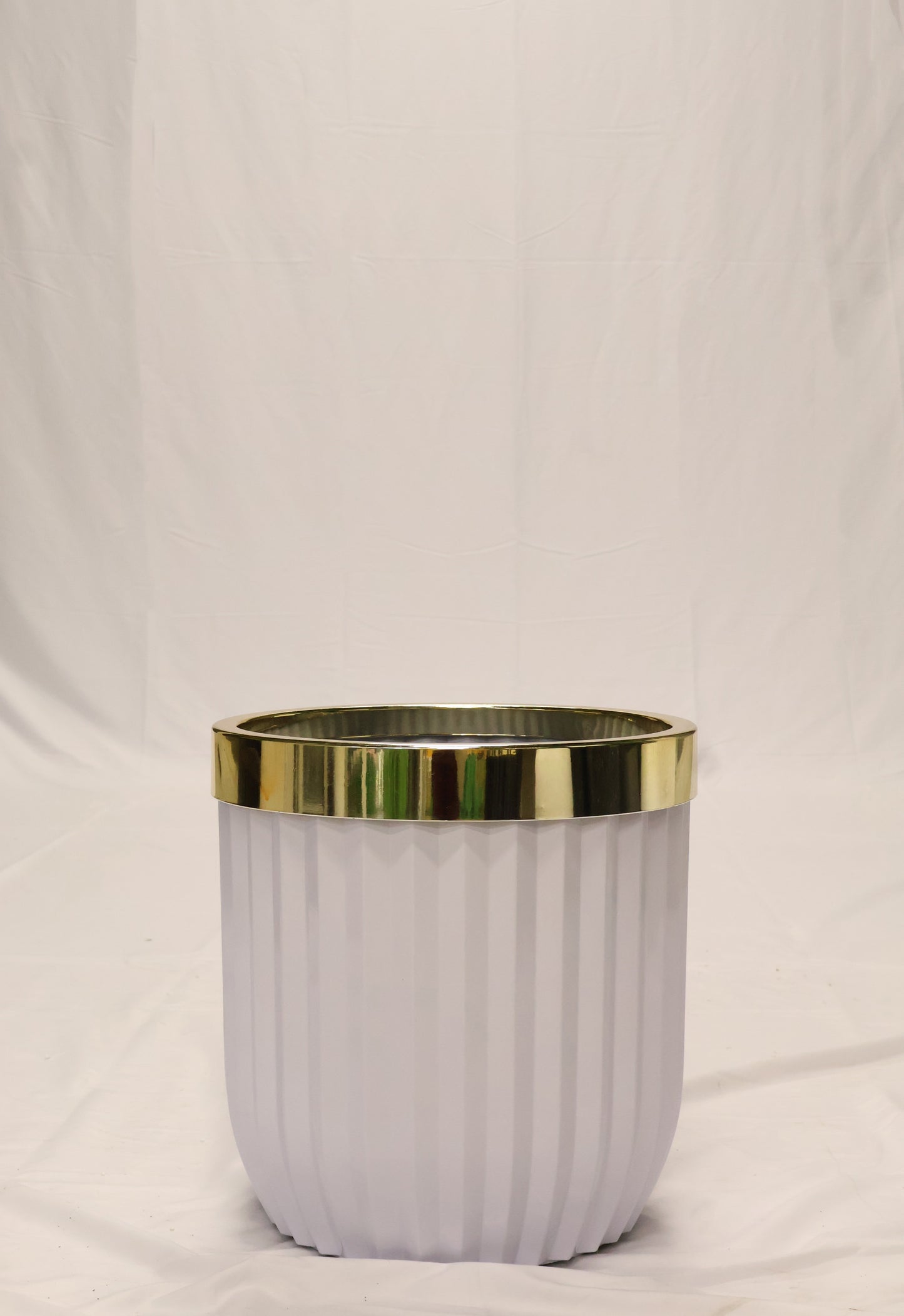 FLUTED ROUND PLANTER (ON WHEELS) — 13.8" × 14.6" (35 × 37 cm)