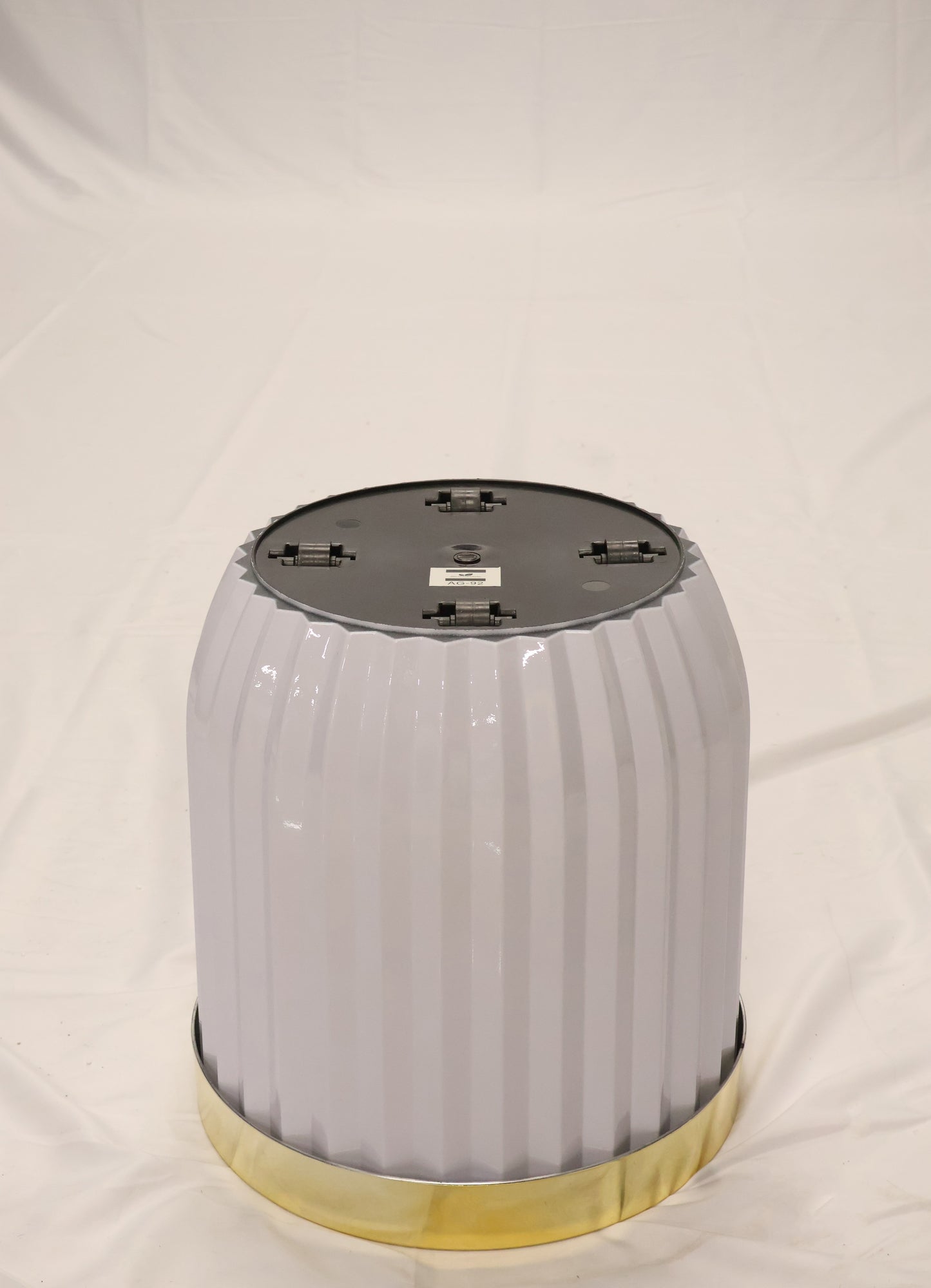FLUTED ROUND PLANTER (ON WHEELS) — 13.8" × 14.6" (35 × 37 cm)