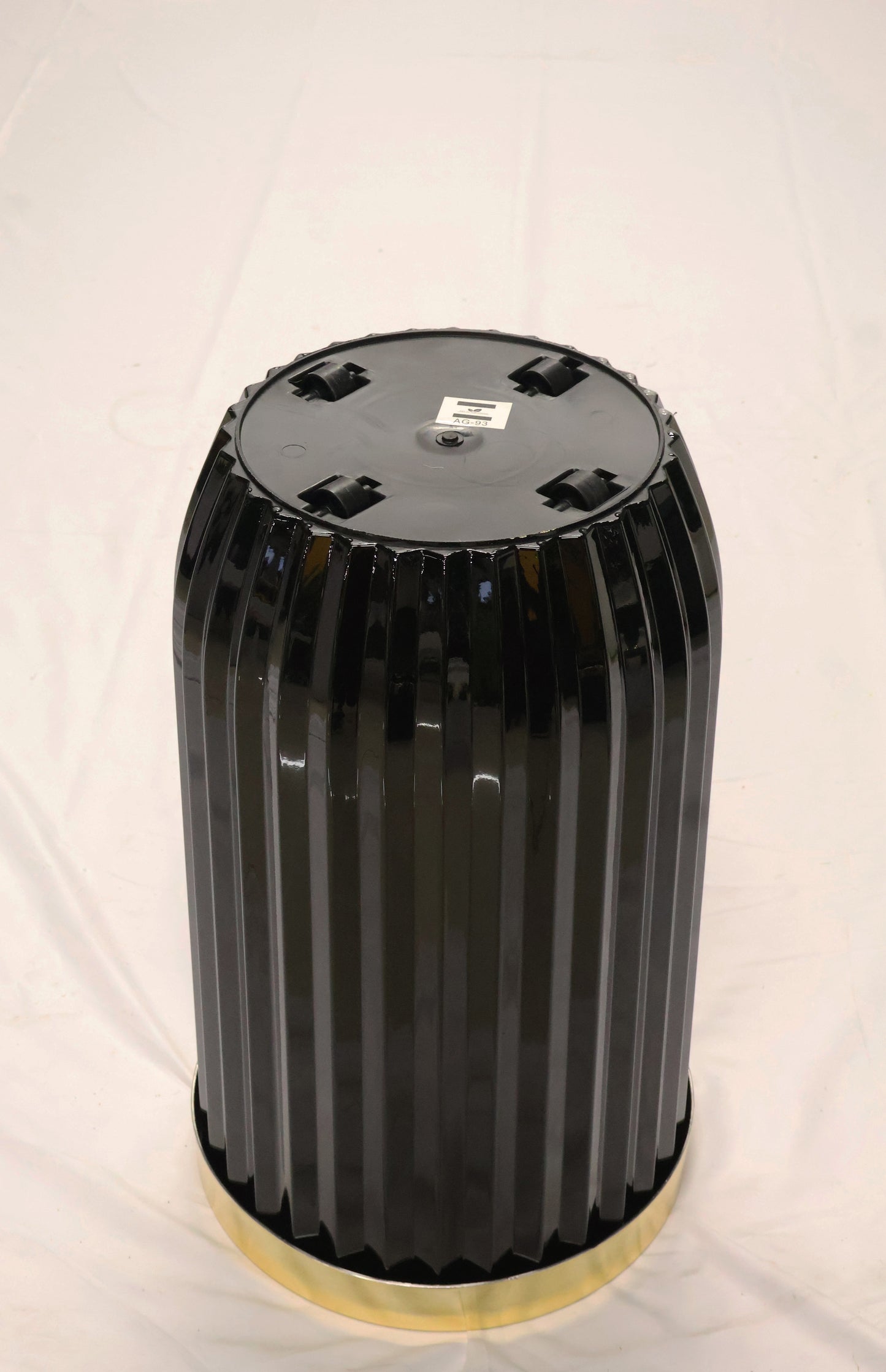 FLUTED ROUND PLANTER (ON WHEELS) — 13.8" × 22.8" (35 × 58 cm)