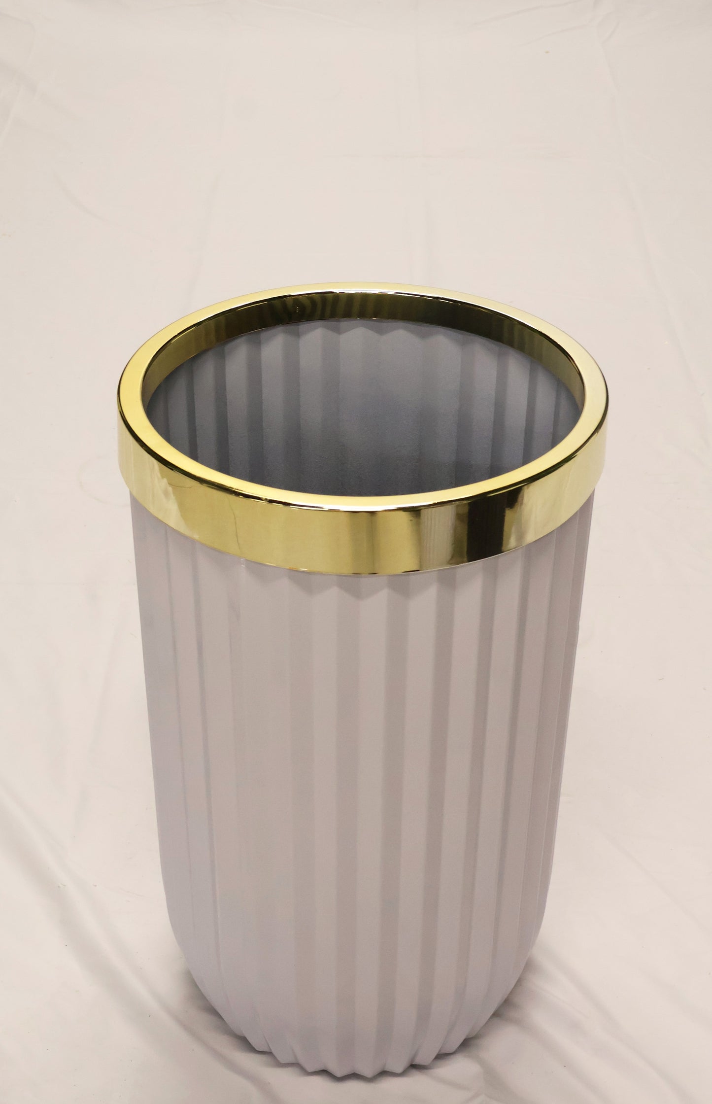 FLUTED ROUND PLANTER (ON WHEELS) — 13.8" × 22.8" (35 × 58 cm)