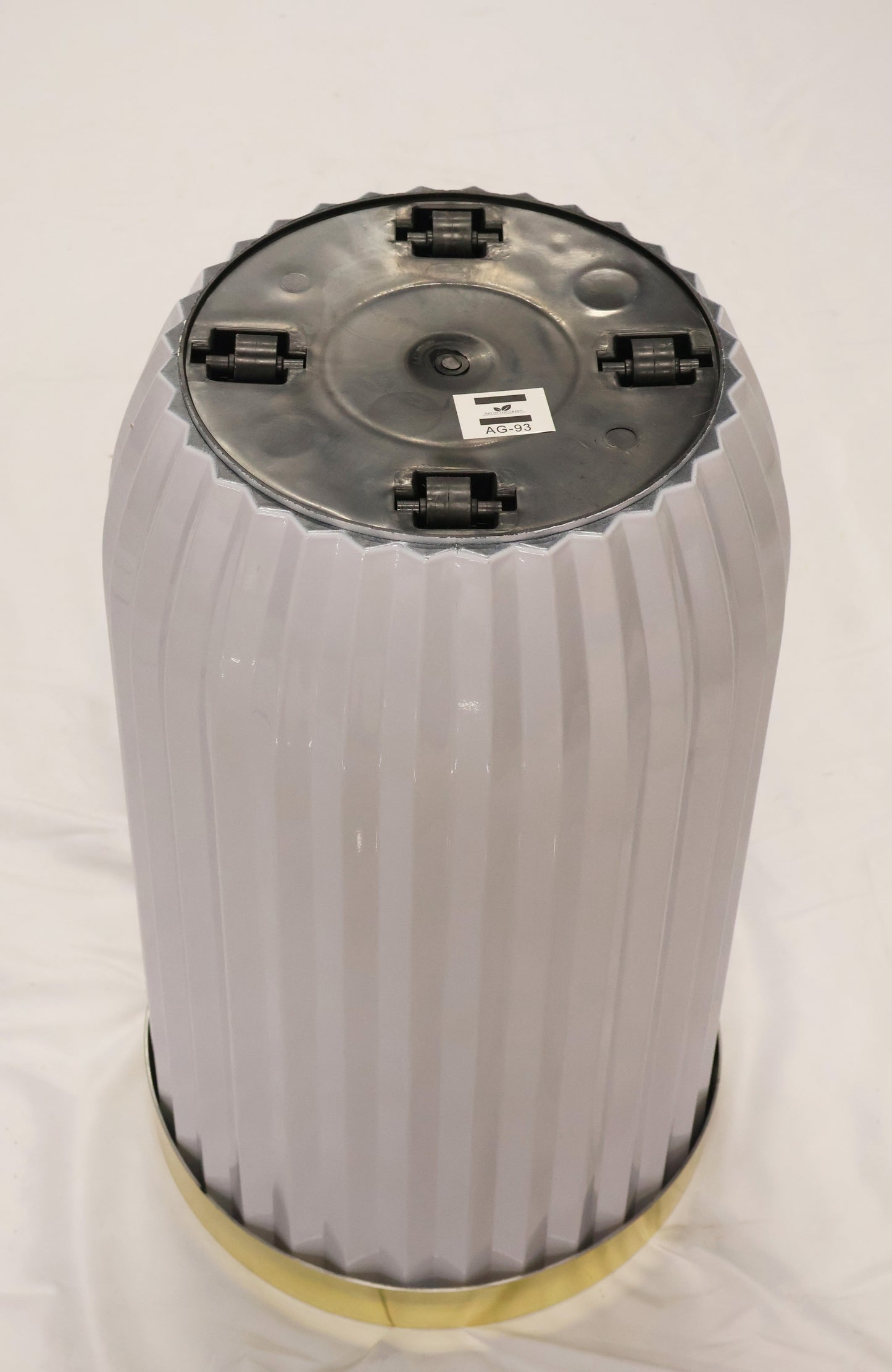 FLUTED ROUND PLANTER (ON WHEELS) — 13.8" × 22.8" (35 × 58 cm)