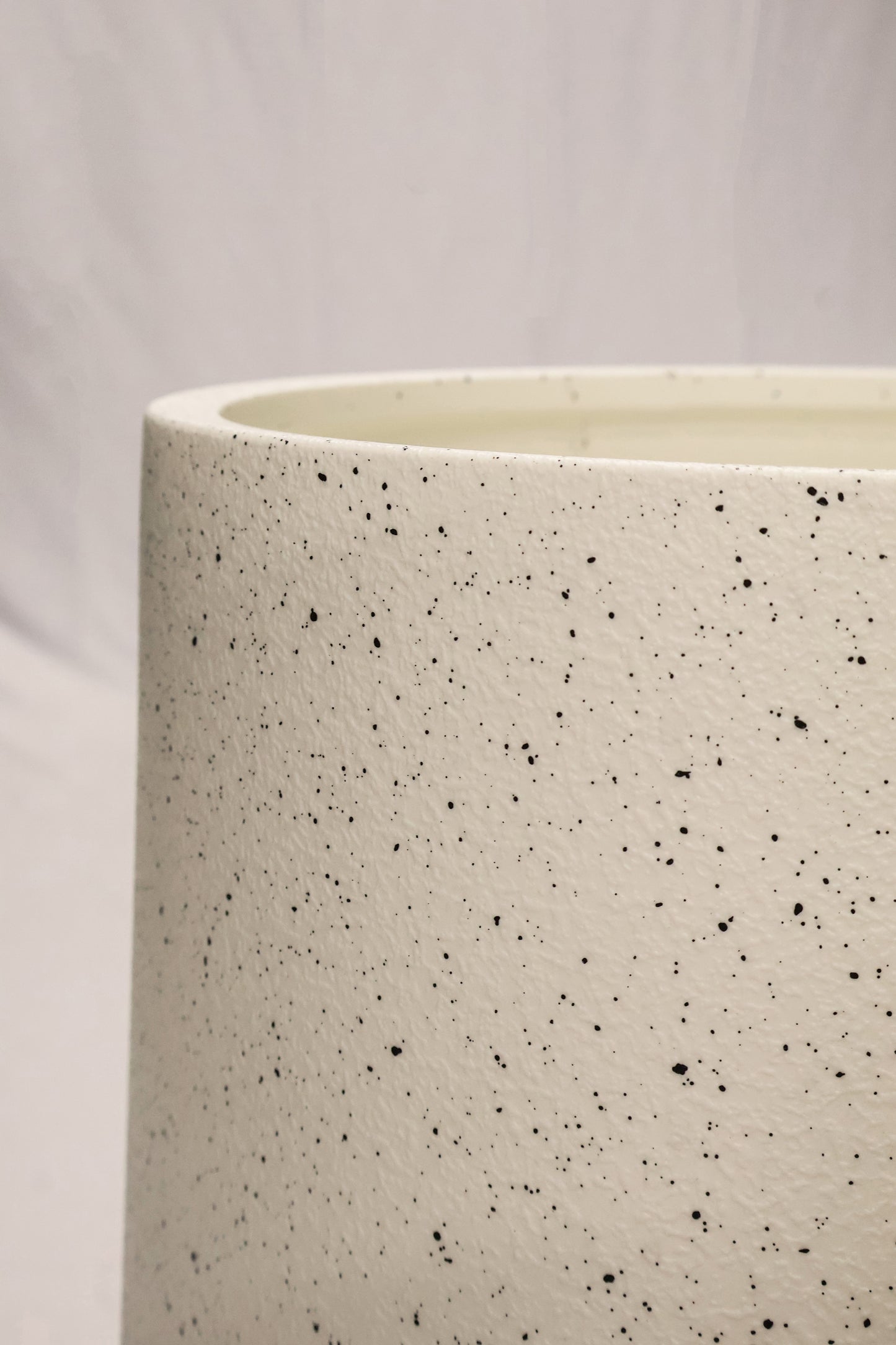 CYLINDER PLANTER — 15" × 27.5" (38 × 70 cm)