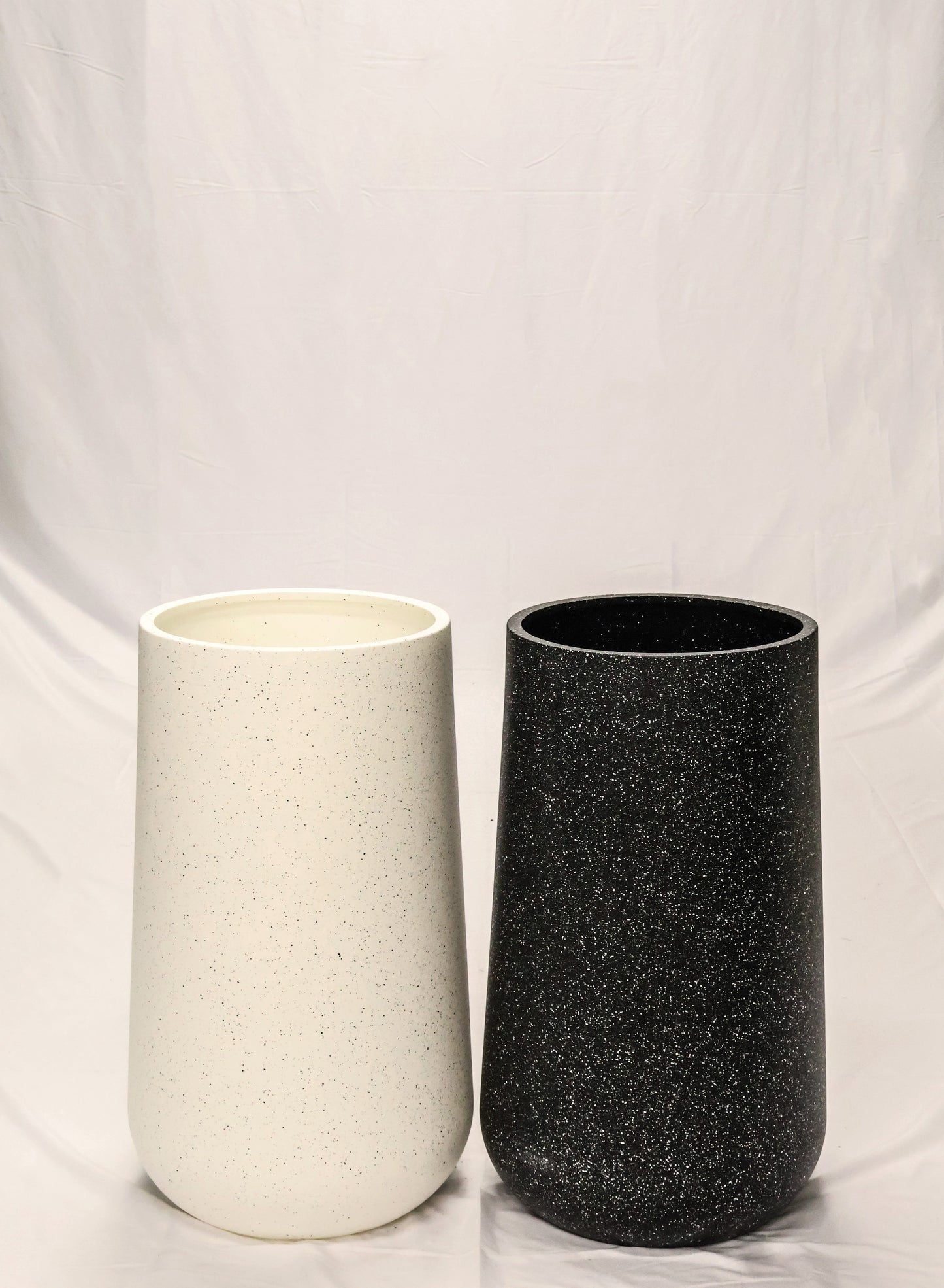 CYLINDER PLANTER — 15" × 27.5" (38 × 70 cm)