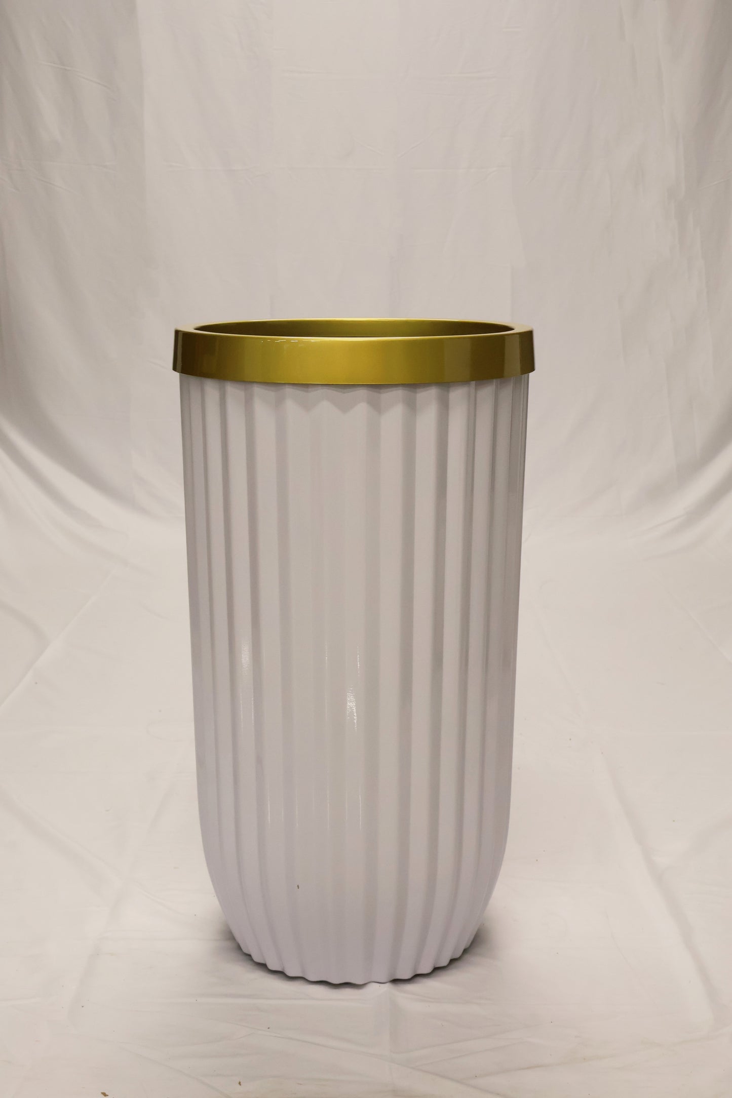 FLUTED ROUND PLANTER (ON WHEELS) — 16.9" × 31.5" (43 × 80 cm)