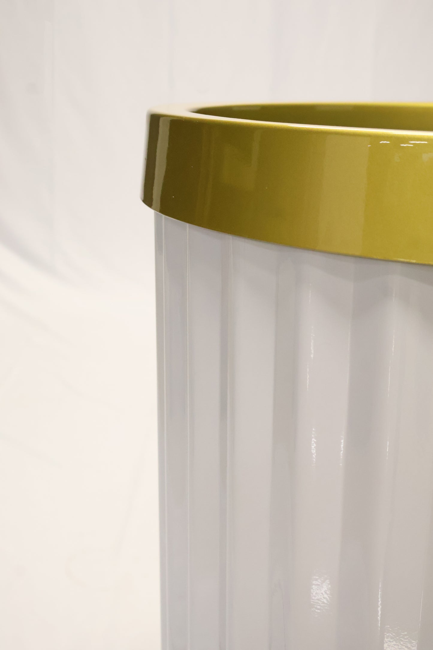 FLUTED ROUND PLANTER (ON WHEELS) — 16.9" × 31.5" (43 × 80 cm)