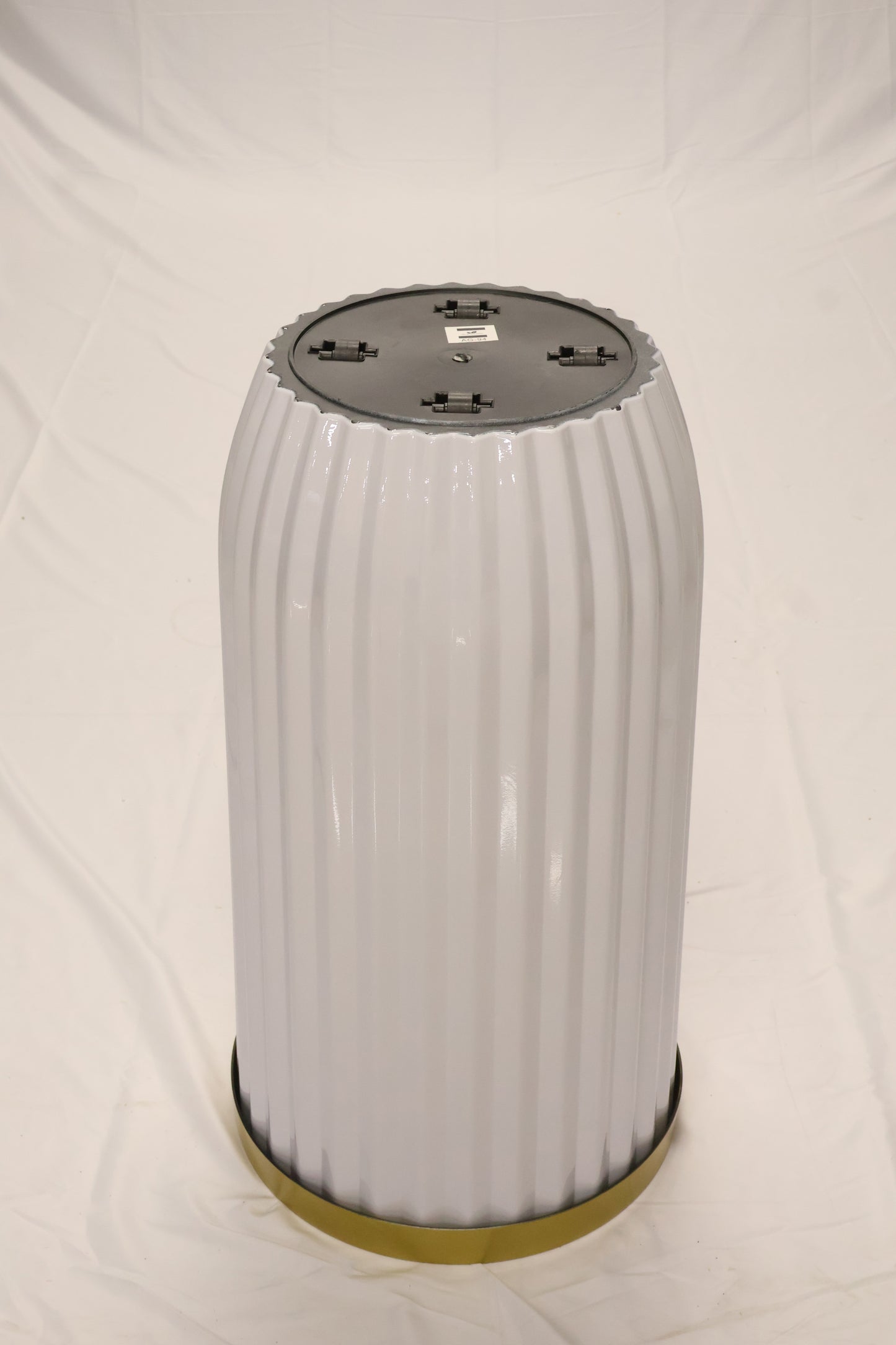 FLUTED ROUND PLANTER (ON WHEELS) — 16.9" × 31.5" (43 × 80 cm)