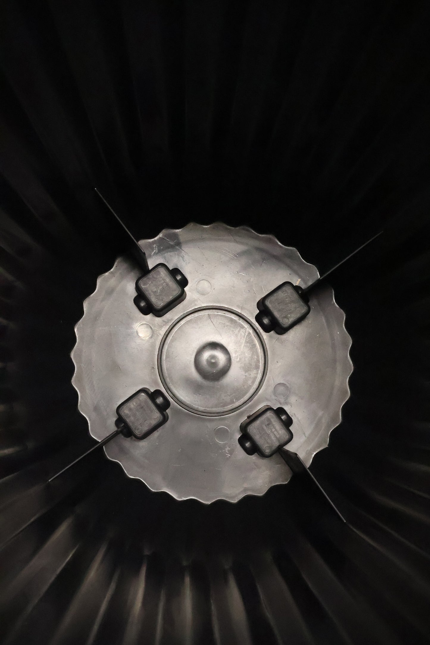 FLUTED ROUND PLANTER (ON WHEELS) — 16.9" × 31.5" (43 × 80 cm)