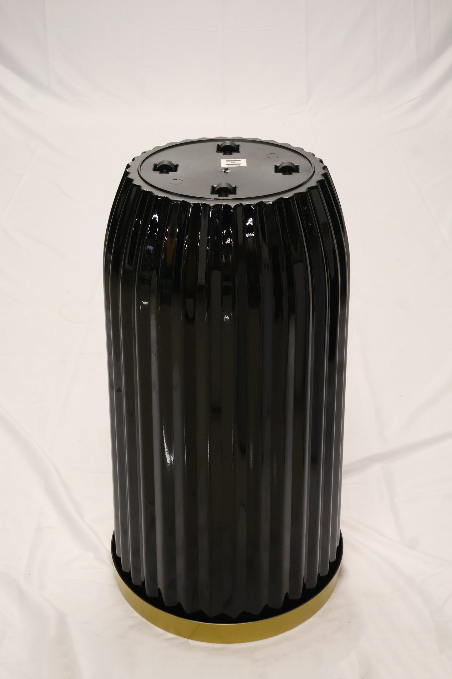 FLUTED ROUND PLANTER (ON WHEELS) — 16.9" × 31.5" (43 × 80 cm)