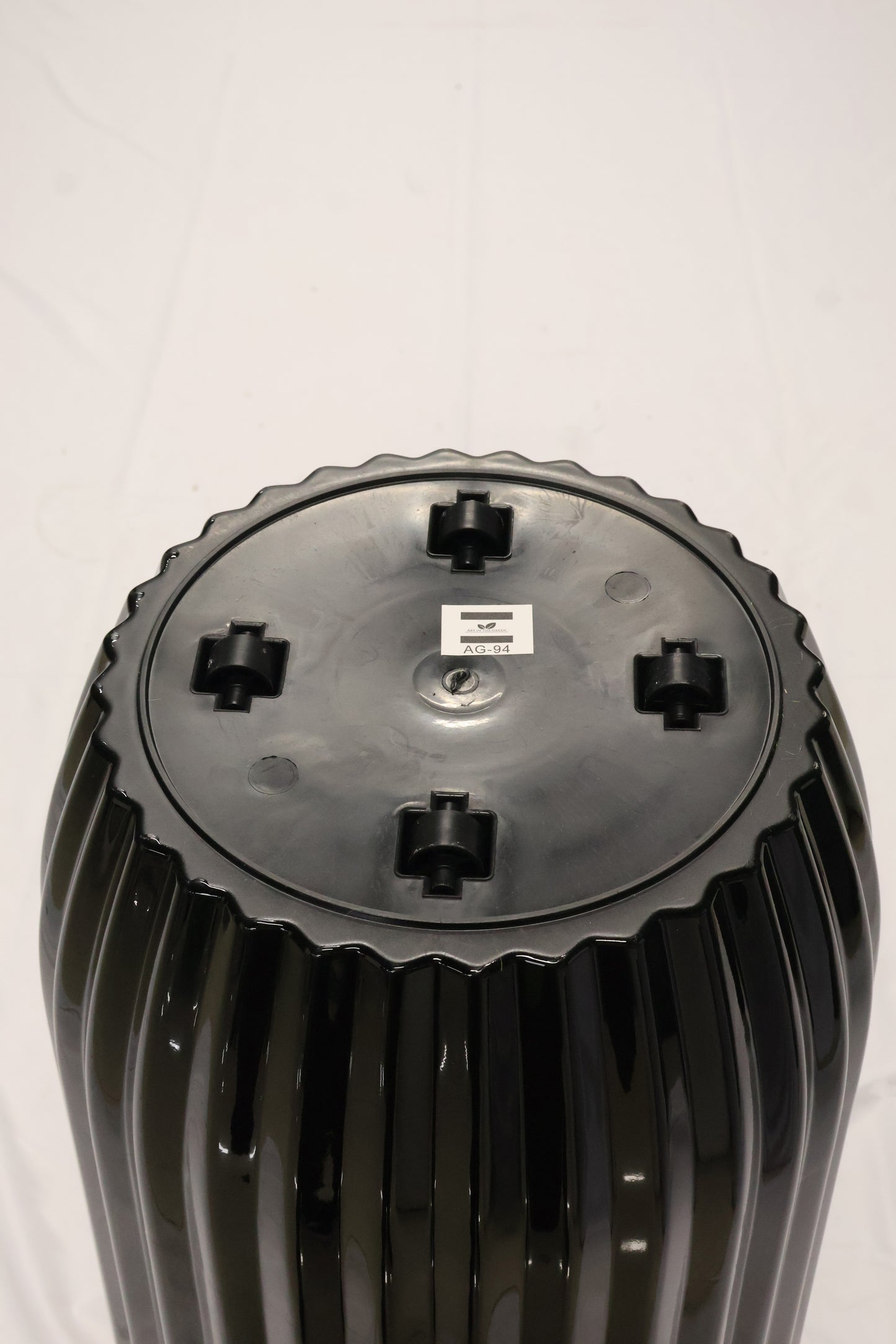 FLUTED ROUND PLANTER (ON WHEELS) — 16.9" × 31.5" (43 × 80 cm)
