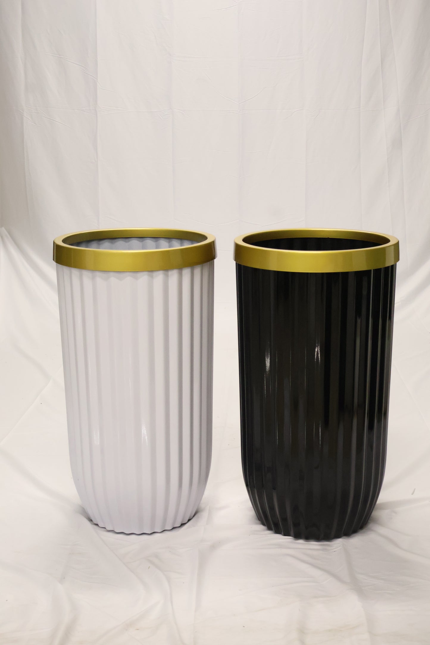 FLUTED ROUND PLANTER (ON WHEELS) — 16.9" × 31.5" (43 × 80 cm)
