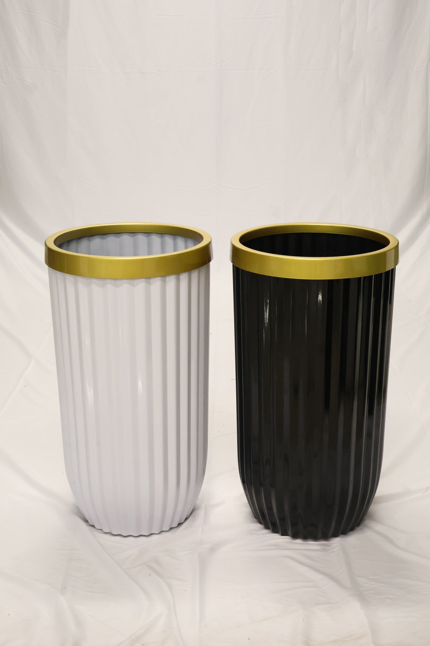 FLUTED ROUND PLANTER (ON WHEELS) — 16.9" × 31.5" (43 × 80 cm)