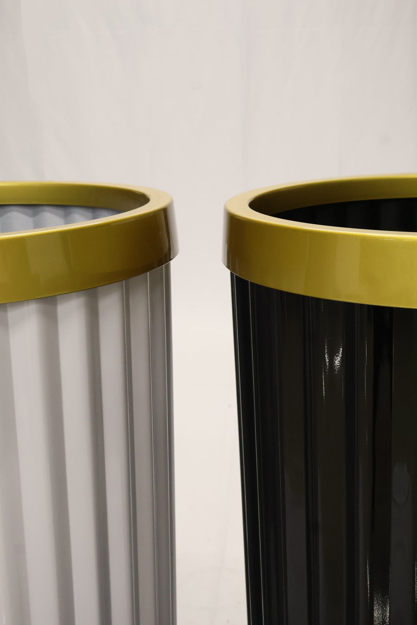 FLUTED ROUND PLANTER (ON WHEELS) — 16.9" × 31.5" (43 × 80 cm)