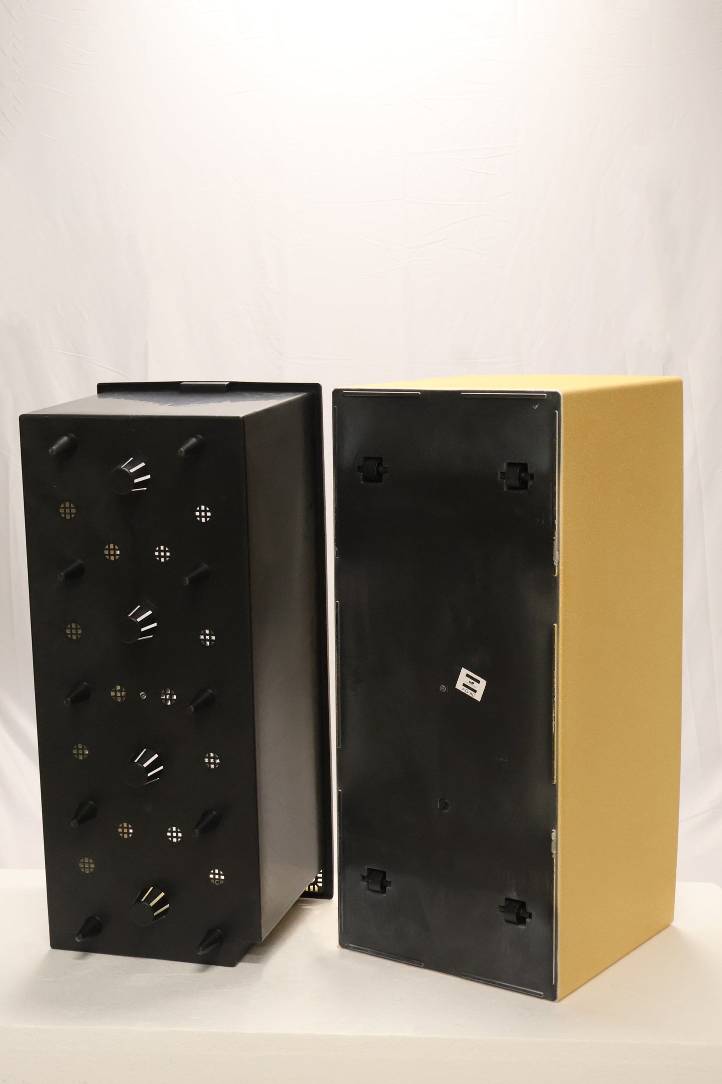 SAND TEXTURE RECTANGULAR PLANTER (ON WHEELS) — 31.5" × 14.2" × 14.2" (80 × 36 × 36 cm)
