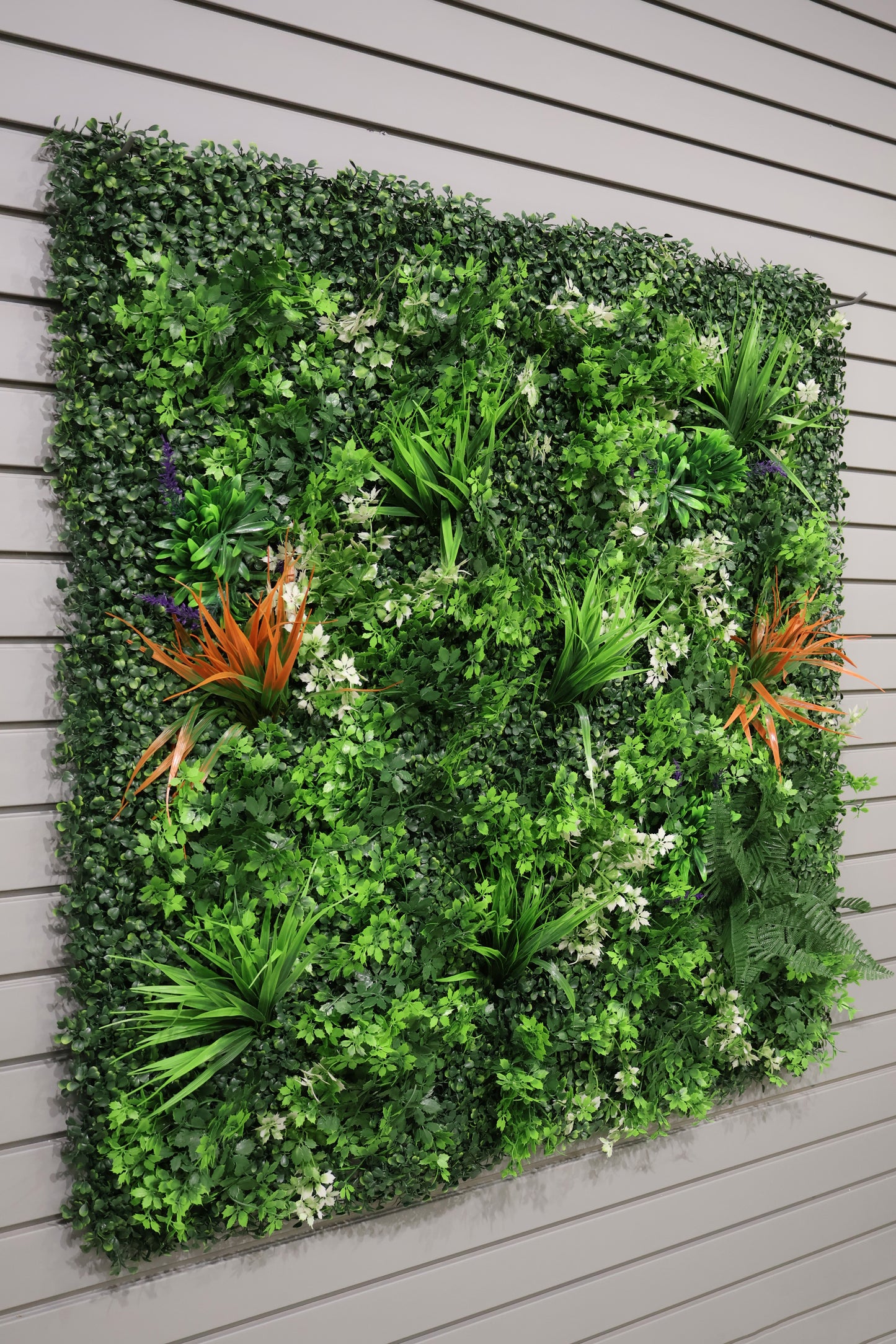 GREEN WALL — ORANGE NOTE — 40" × 40" (102 × 102 cm)