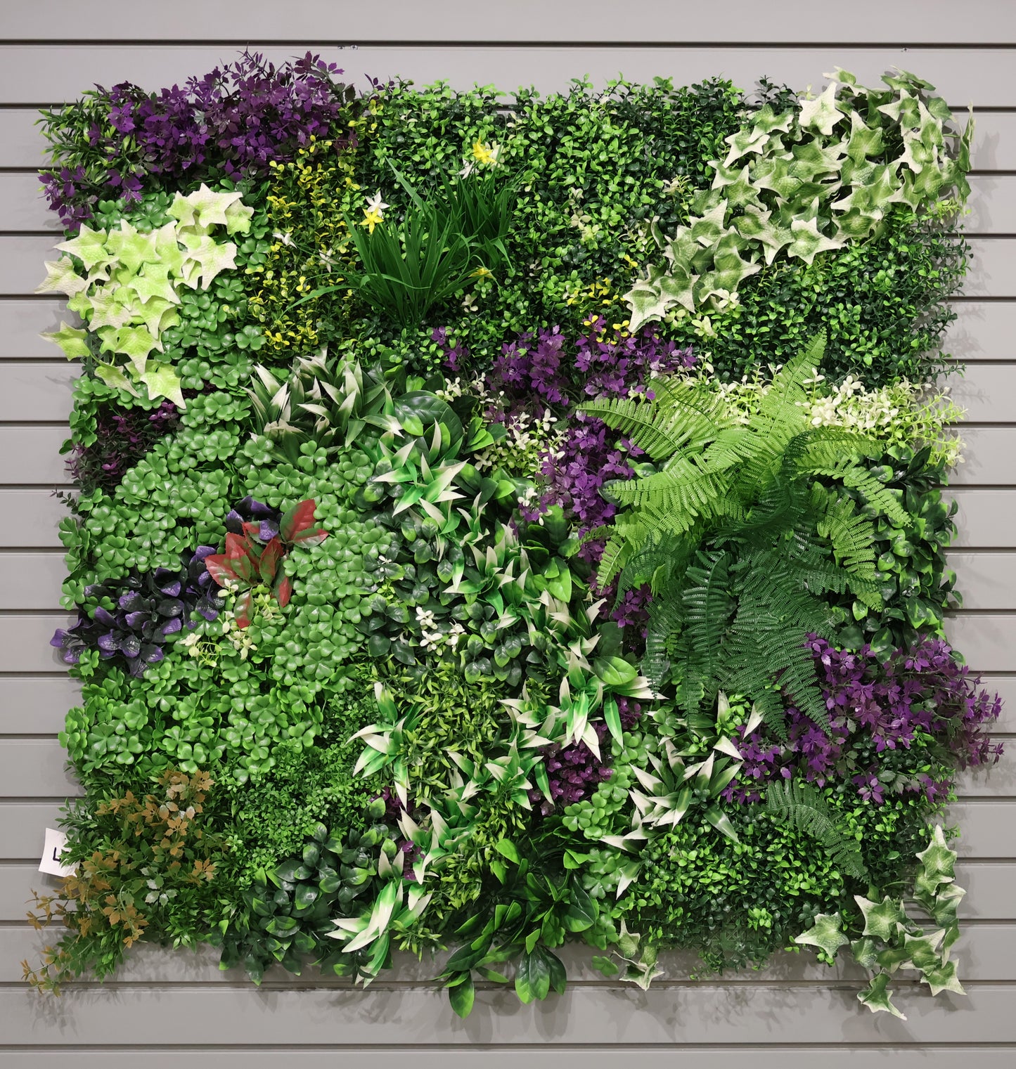 GREEN WALL — SIGNATURE MIX — 40" × 40" (102 × 102 cm)