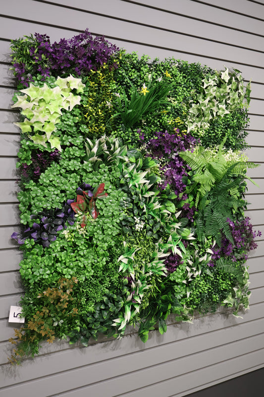 GREEN WALL — SIGNATURE MIX — 40" × 40" (102 × 102 cm)