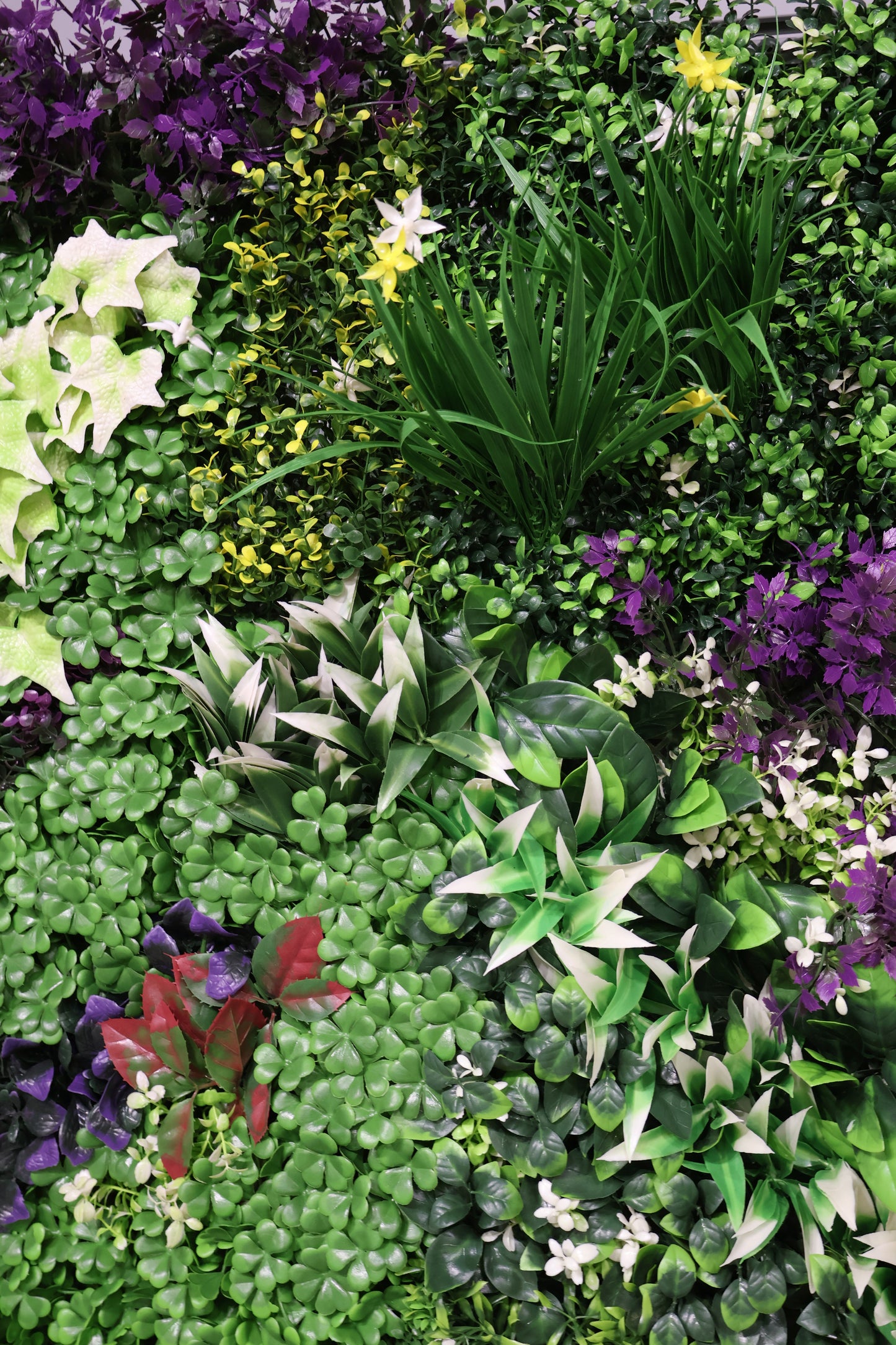 GREEN WALL — SIGNATURE MIX — 40" × 40" (102 × 102 cm)